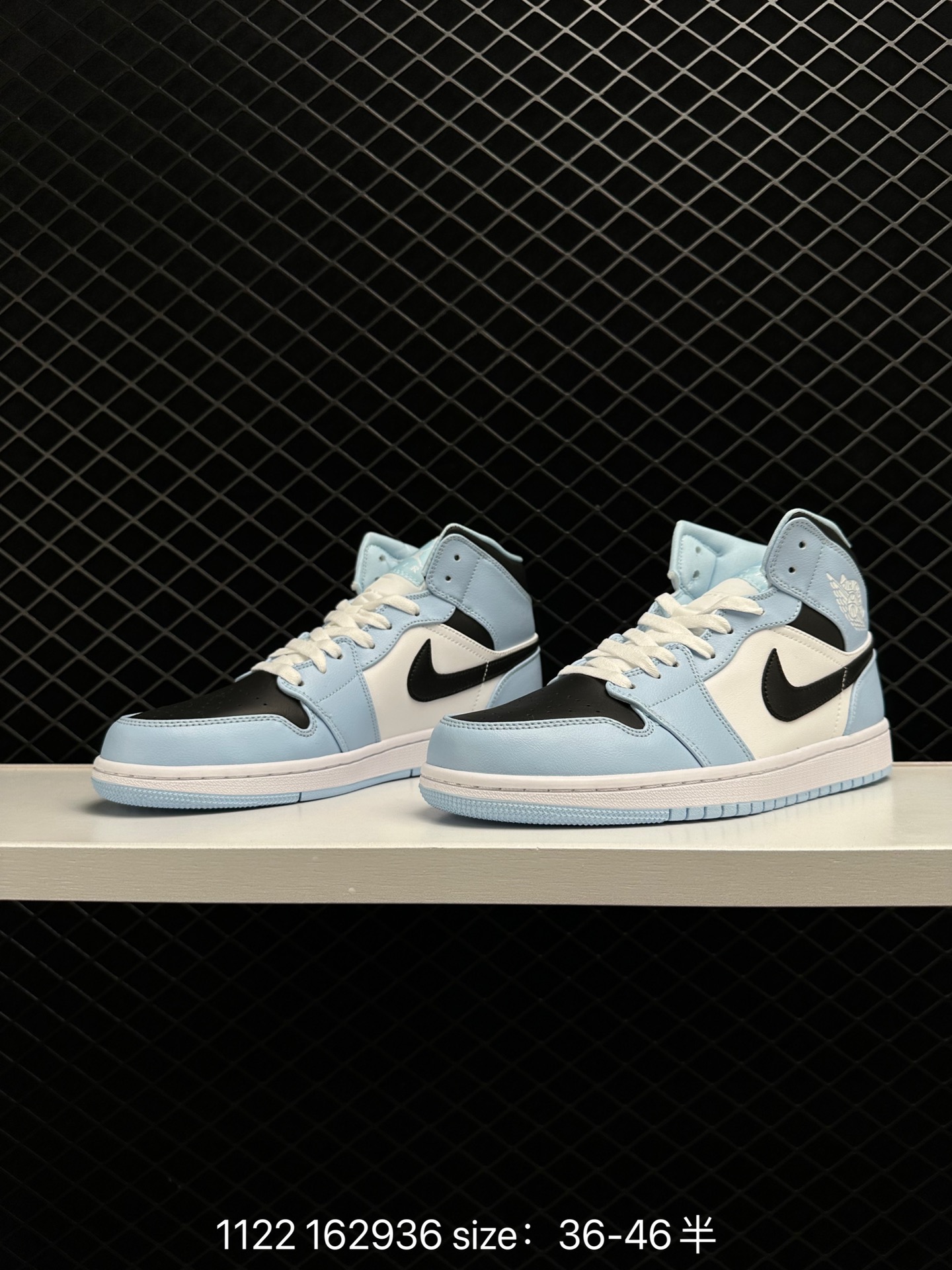 Air Jordan 1 Mid“Light Smoke Grey”